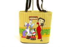 Betty Boop Bucket Bag with zipper closure. Made with PU (Polyurethane) and double handle. 