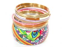 Garden inspired colorful print on wide cuff bangle of this 8 piece fashion bangles set which is lightweight & durable. 7 thin bangles in different colors & patterns matching with the wide bangle completes this beautiful set.
