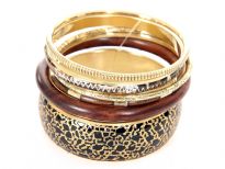 This beautifully designed 6 piece bangles set has wide cuff black with gold paint bangle, 1 wooden bangle & 4 thin bangles each having its own etched design. Can match with number of outfits any time of the day.