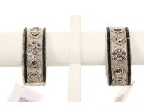 Metal Folding Bracelets Size: 1" Broad,(12 PCS in Box), Silver Plating, Glass Beads Kundan Work Black Beads/Hemetite Kundan