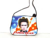 James Dean shoulder bag with zipper closure. Made with polyurethane and single strap. 