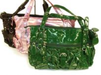 Croco embossed shining patent leather handbag with zipper pockets on the sides of the bag and also in the front. Bag has a top zipper closure and a double handle. Made of PU (polyurethane).