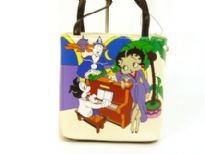 Betty Boop Bucket Bag with zipper closure. Made with PU (polyurethane) and double handle. 