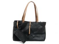 Large tote bag with snake print pattern, has a double handle, a detachable small bag, and a top zipper closure. Made of PVC.