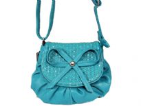 Faux Leather shoulder Bag. Top zipper closing.